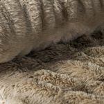 Manta Piel Snowy Taupe 127×152 cm - Image 2