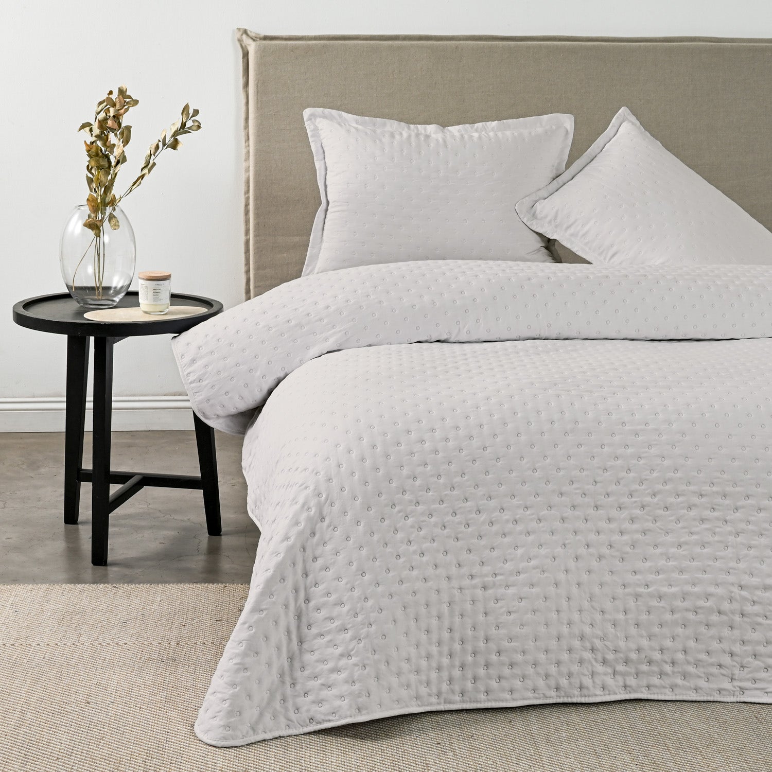 2fdfd6d6dd38d01887dd0862430854da9f97c3f387828a6638835f7cd6f84e28 Quilt King Dots Heatpress Beige - Image 1