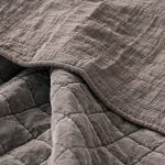 Quilt 2 Plazas Velvet Taupe - Image 3