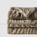 Manta Piel Snowy Taupe 127×152 cm