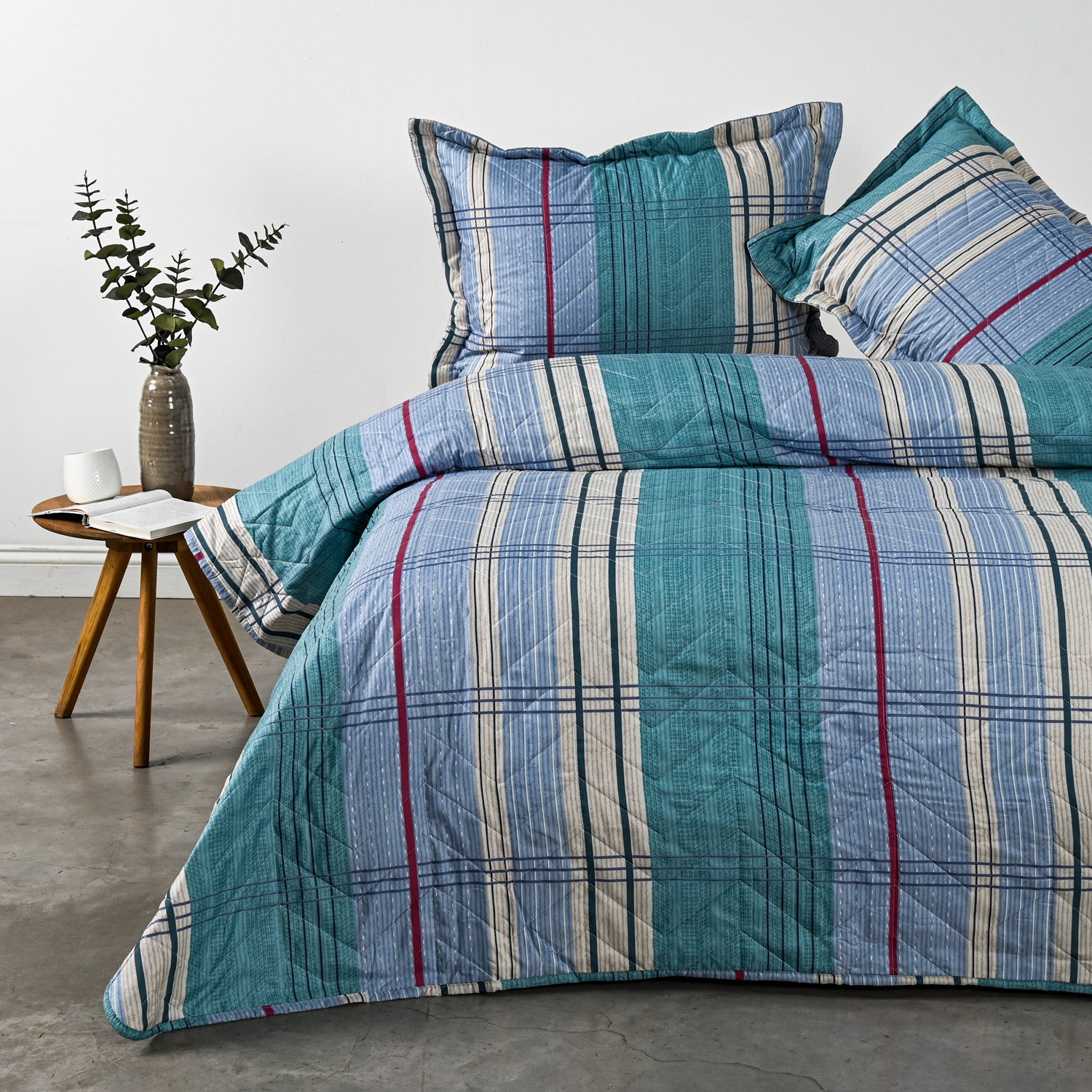 938801c29e3d022f6b14915fdcaab95c2e23065a5ee53aa20446dae01ea21e1d Quilt 2 Plazas Jade - Image 1